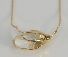 Steuben glass rose bud mounted with a 14kt yellow gold 17″ neck chain