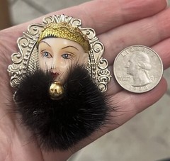 Vintage Glamorous Lady Real Fur Neck Scarf Gold Hat Pressed Aluminum Brooch Pin