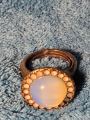 Vintage Avon Moon Glow Ring Opalescent Glass Halo Adjustable Comfort Sizer
