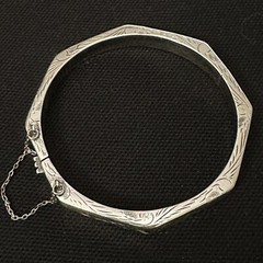 VINTAGE ESTATE STERLING SILVER HAND CARVED PUFFY OCTAGON BANGLE BRACELET 7 1/8”