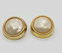 Sarah Coventry Faux Pearl Clip on Earring Gold Tone Couture Vintage Round 1 in