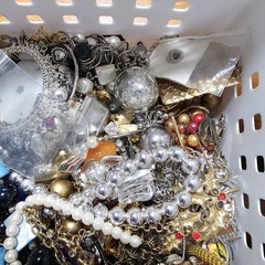 1 Pound VTG To Modern FASHION JEWELRY Lot Wearable Reuse Resell See Description