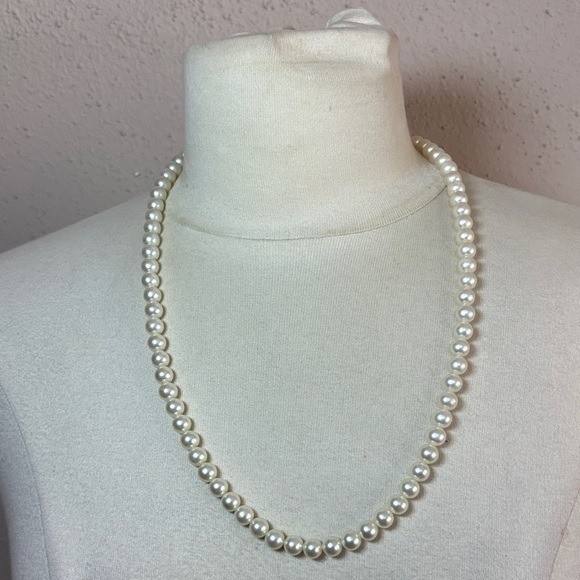 Sarah Coventry Faux Pearl Vintage 24 inch Necklace