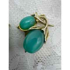 Vintage Green Teal Lisner Moonglow Thermoset Lucite Cabochon Leaf Clip Earrings