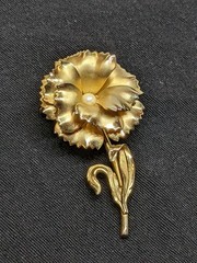 Vtg Gold Tone Carnation Flower Brooch Faux Pearl Center Floral Pin Mid Century