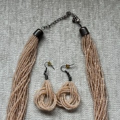 Beautiful Vintage Glass Seed Bead Necklace & Earrings Peach/Tan
