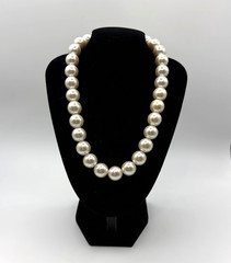 Napier Faux Pearl Necklace Signed White Graduated Beads Gold Tone 14-17″ VTG