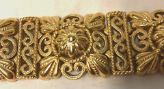 VINTAGE- SIGNED- CROWN TRIFARI – GOLDTONE-LINK- BRACELET- 1955-1969-Safety Clasp