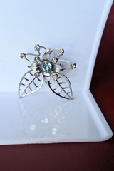 Vintage Silver Tone BLUE Rhinestone Flower LEAVES Open Work PENDANT Pin Brooch
