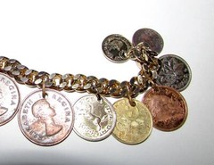 VINTAGE 1950’S FOREIGN COINS 7″ CHARM BRACELET