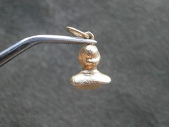 Abraham Lincoln Bust Vintage Solid Goldtone Bracelet Charm Pendant 3.1g