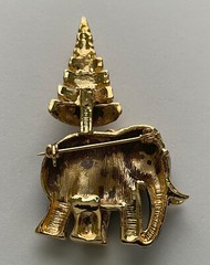 VINTAGE CHRISTMAS TREE PIN BROOCH ELEPHANT ENAMEL RARE BOOK PIECE 2008 HTF 31