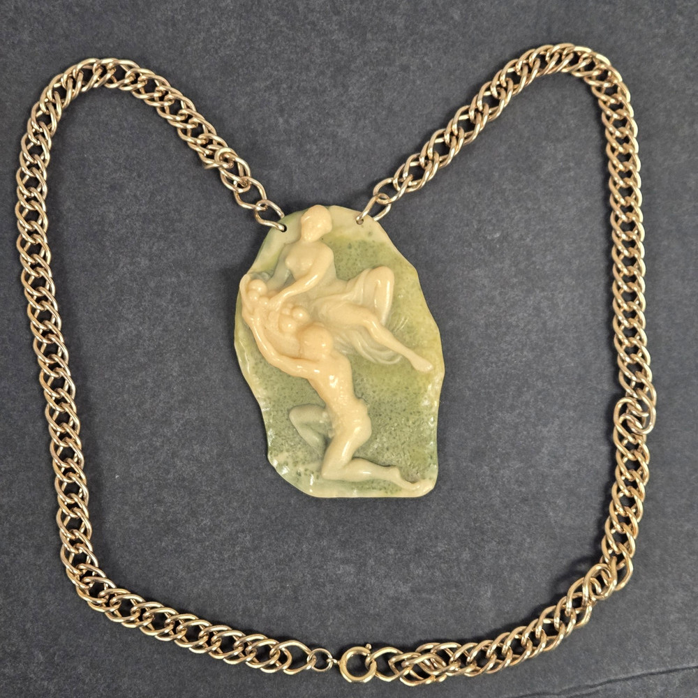 Art Deco Acrylic Resin Couple Courting Raised Relief Pendant Chunky Chain