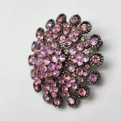 Lovely pink rhinestone brooch pin or pendant fun flirty resort sunburst