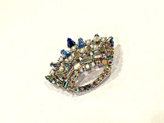 B. DAVID AB RHINESTONES FAUX PEARL BLUE IRIDESCENT CROWN TIARA BROOCH PIN EUC