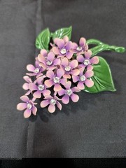 VTG ENAMEL GLASS PINK VIOLETS HYDRANGEA LILACS FLOWER BOUQUET CLUSTER BROOCH