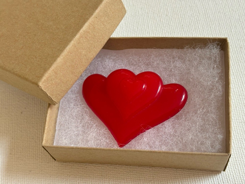 ARN ART DENMARK Red Triple Heart Plastic Danish Brooch Pin Margit Brandt Vintage