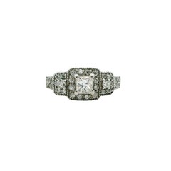 1.07cttw. White Diamond Ring in 14k White Gold 8.5US 7.3g.