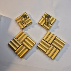 VTG MMA Metropolitan Museum of Art Gold Tone Tube Basketweave Drop Clip Earrings
