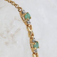 Tiny delicate Gold tone chain links 6 3/4″ Bracelet w/4 round Peridot stones