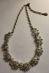 Vtg Coro – Signed – Beautiful Ivy Lace & AB Rhinestone Necklace