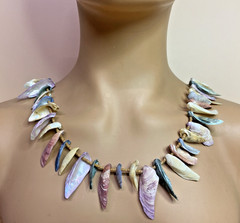Vintage 1970s-1990s Dyed Shell & Wood Bead Necklace 28″ Screw Barrel Clasp Boho