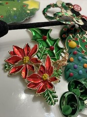 Vtg CHRISTMAS JEWELRY LOT Brooch Dangle Earrings Bells Tree Holly Wreaths