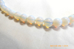 VINTAGE WHITE OPALESCENT GLASS PEARL NECKLACE