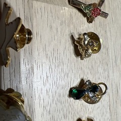 Vintage lot of Assorted Pins. 19 Pieces. Lot 296