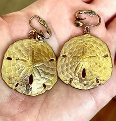 Vintage Sand Dollar Gold Clip On Earrings Textured Coastal Grandma Beachcore EUC