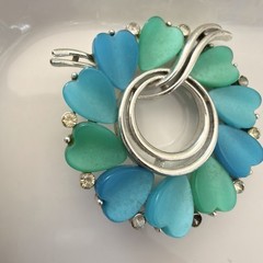 Vintage Signed LISNER Blue Green Thermoset Heart Brooch Mid Century Lucite Pin