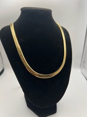 Vintage 1980’s-1990’s Herringbone Chain Necklace Gold-tone Clasp Closure Elegant