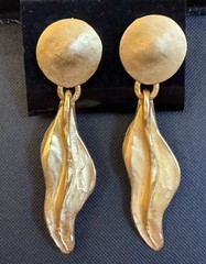 Vintage Gold Tone Dangle Wavy Drop Earrings Huge Runway Statement Jewelry 1980
