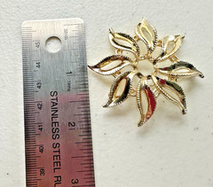 Vintage Gold Tone Flower Shaped Brooch Pin Elegant Classic 2.25 inches
