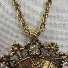 Vtg Signed Celebrity Gems Gold Tone Black Caboch And Rhinestone Pendant Necklace