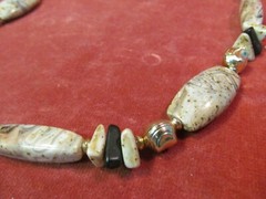 27″ GRADUATED PLASTIC STONE BEADS NECKLACE