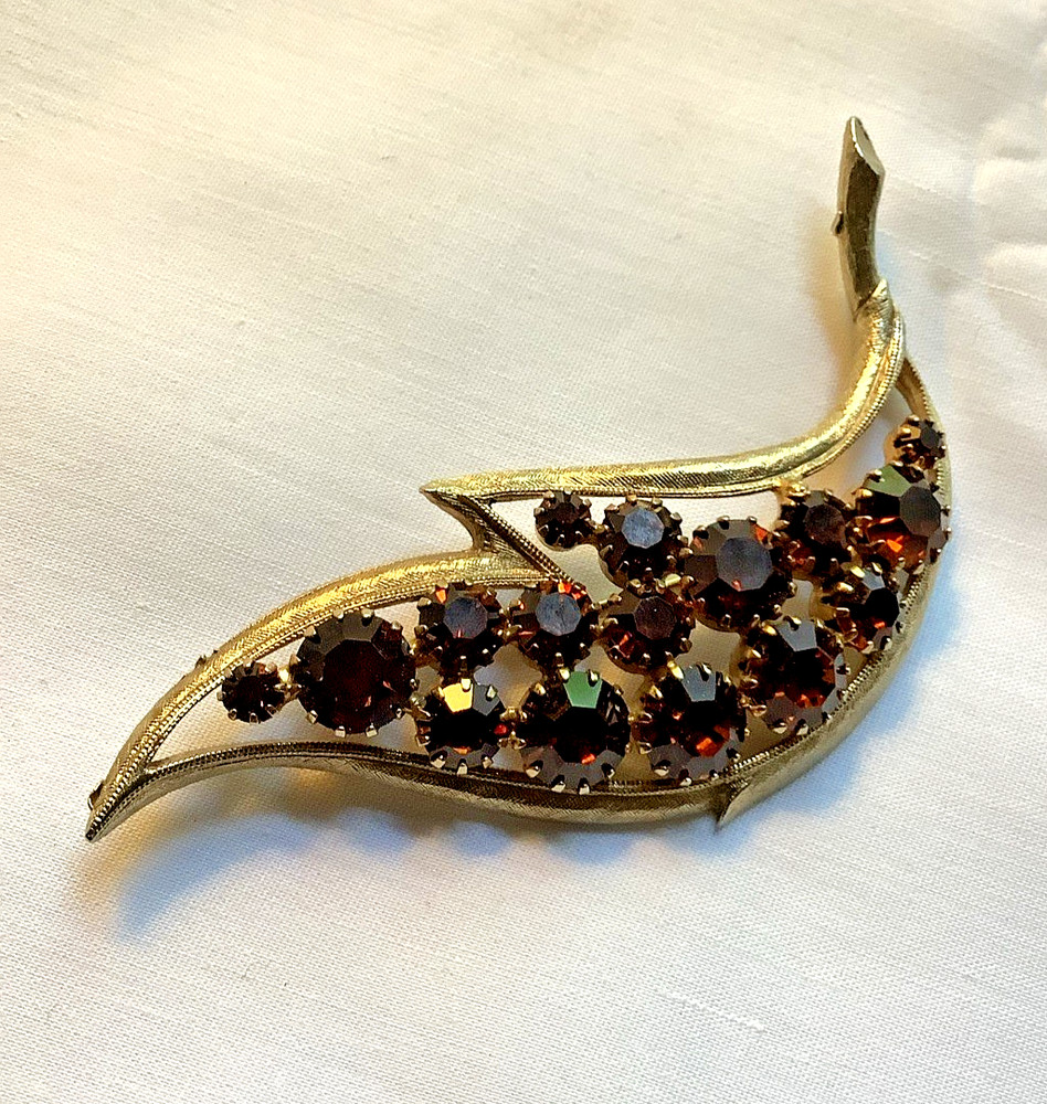 Mid Century Large Prong Set Dark Brown Faceted Crystal Brooch Pin Goldtone P87