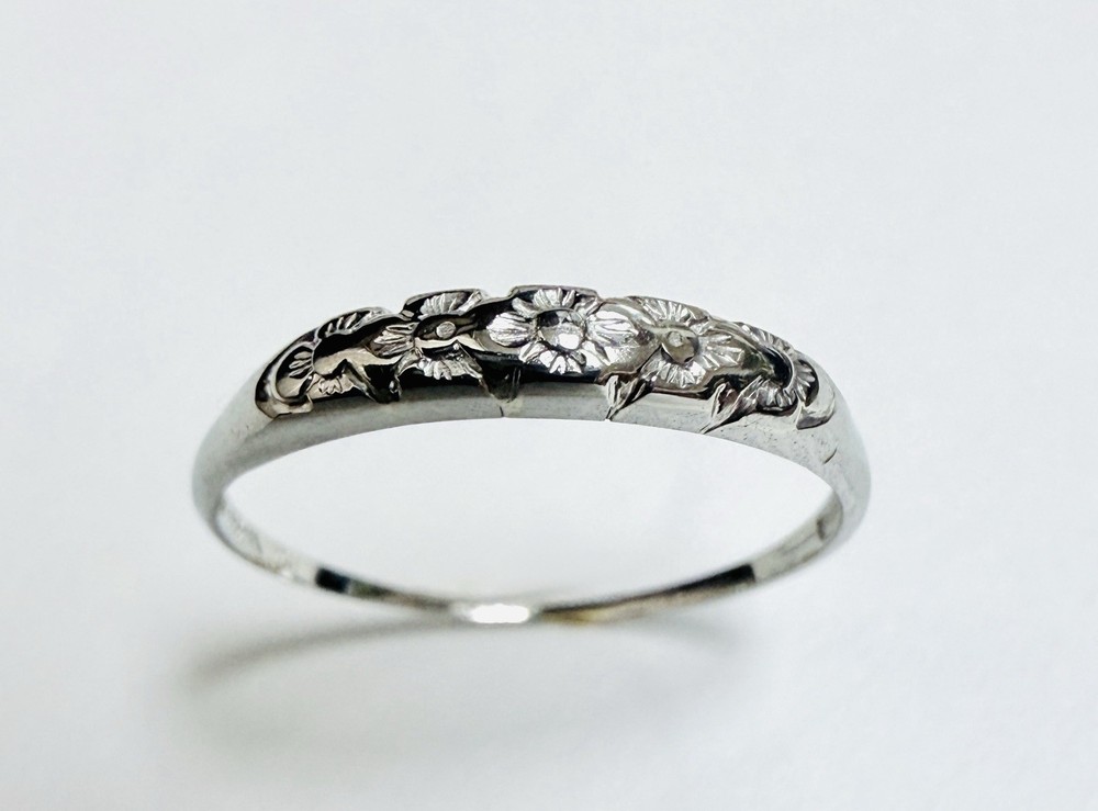 Vintage 14k White Gold Fliral Woman’s Ring Size 7