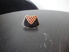 Vtg Samuel Huang Designer Cloisonne Fan Red & Black Enamel Gold Tone Scarf Clip