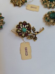 LOT OF 7 VINTAGE Early 60’S GOLD TONE & CABOCHON PINS BROOCHES