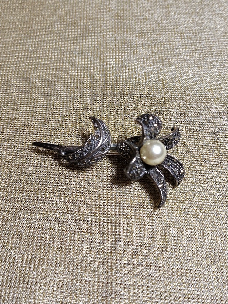 925 Sterling Silver Antique Markasite Flower Brooch with Pearl