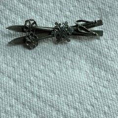 Vintage Old Fashioned Ski Poles Silver Tone Brooch Pin Lapel Snowflake