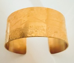 RARE Vintage M·A·C Cosmetics Employee Gift – Floral Etched Logo Cuff Bracelet
