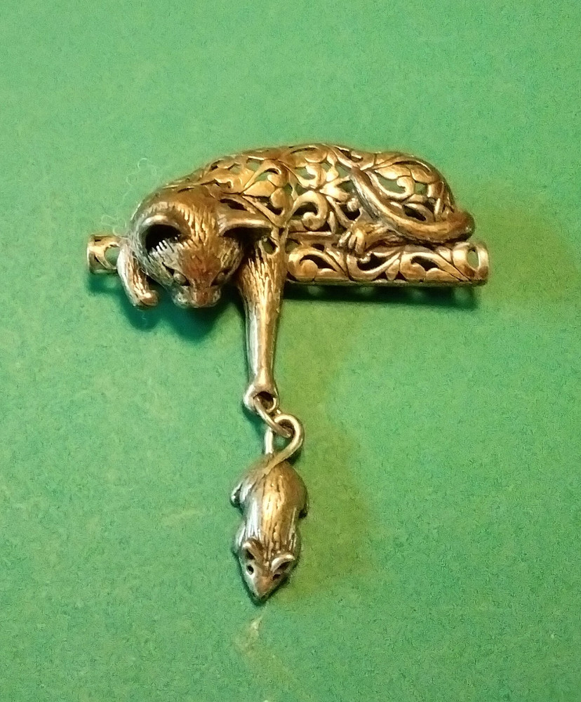 Vintage Jezlaine Sterling Silver Cat Playing with Mouse Brooch (179 – 2679)
