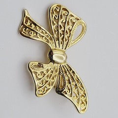 AAI Filigree Bow Jewelry Gold Tone Ribbon Pin Vintage 1990s Brooch Signed