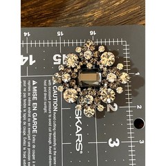 JULIANA D & E DELIZZA & ELSTER CLEAR RHINESTONES AND A SMOKEY COLOR BROOCH