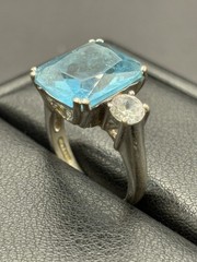 Vintage Sterling Silver Blue Glass Ring Size 7.25 6 Grams G6