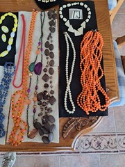 Necklaces Vintage Mixed Lot Costume 45 Varies Design & Styles Gold & Silver Tone