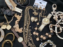 All Wearable Fashionable Very Good Jewelry Lot