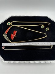 VTG Avon Set of 3 Necklace and Earring Giftset Lot 80’s Asymmetrical Gold Tone